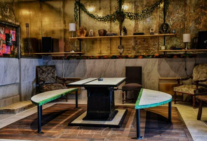 Pyramide De Cormatin, 2 Nuits Minimum