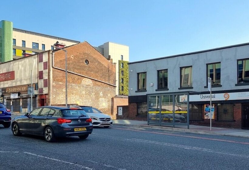 Spacious Central Apartment With Great Transports