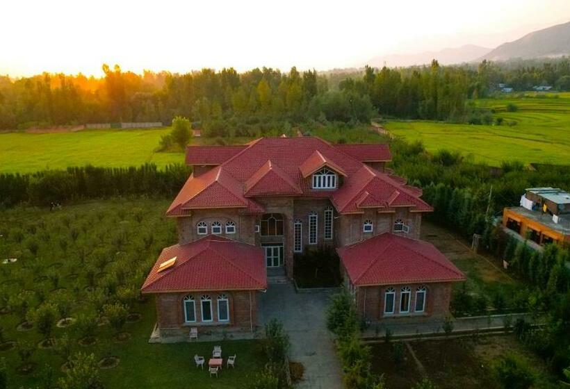 The Country Hills Villa