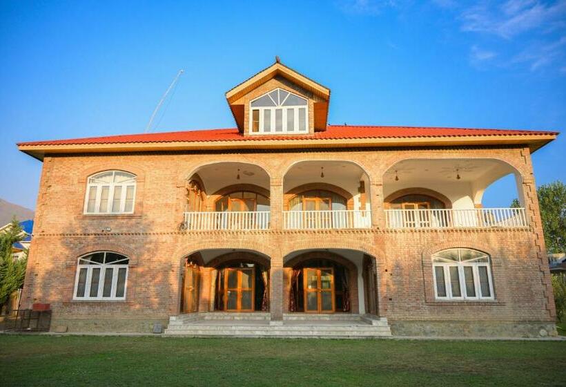 The Country Hills Villa