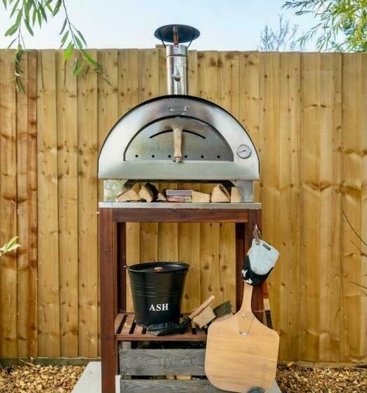 Travellers Tales   A Pod In The Cotswolds