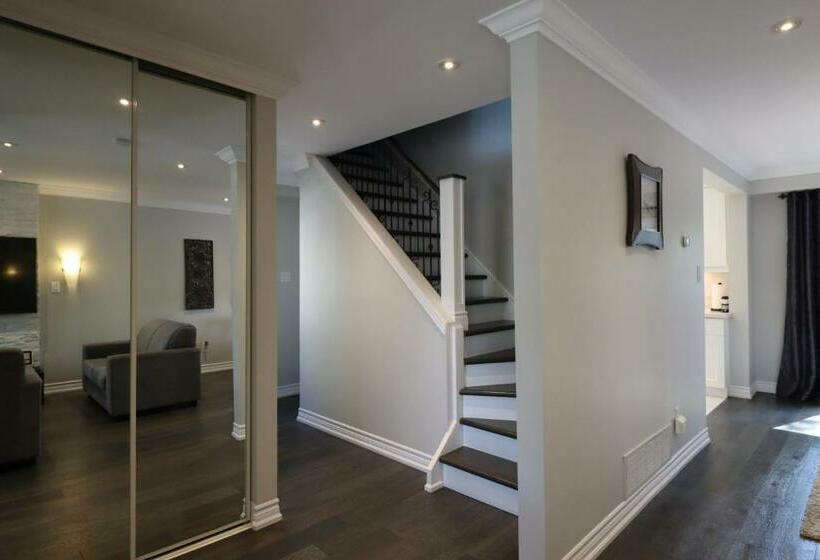 3 Bedroom Home In Mississauga