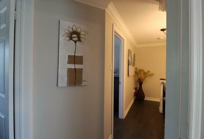 3 Bedroom Home In Mississauga