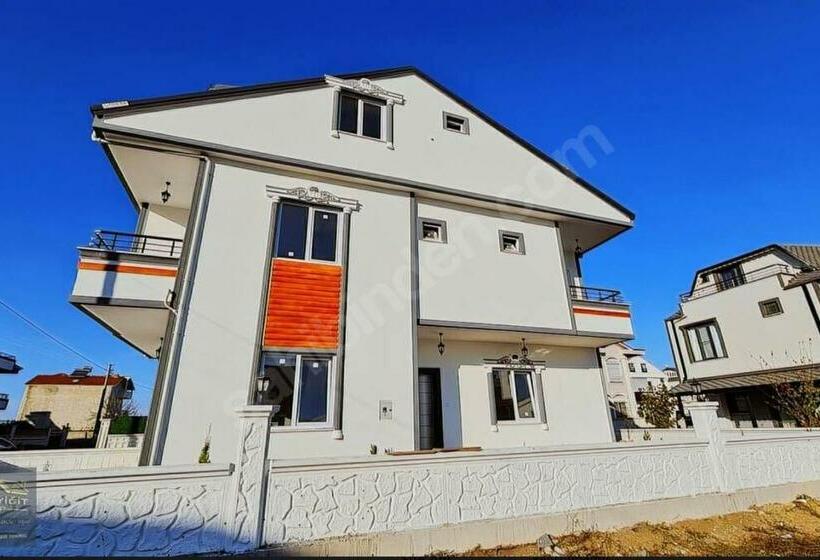 Cheerful Villa In Kocaali 80 M From Sea