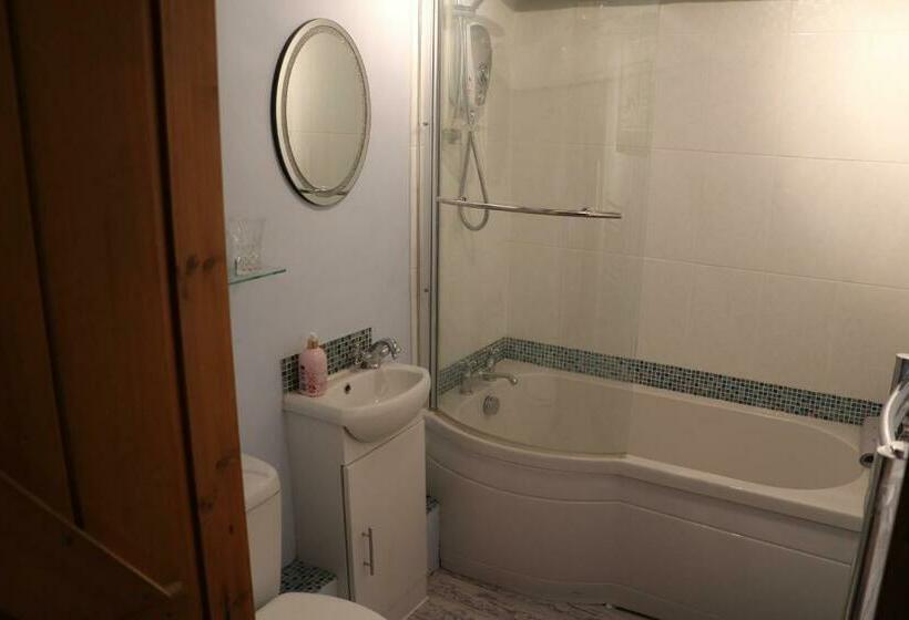 Flat 1   The Old Mill   Bowbridge Lock   Stroud