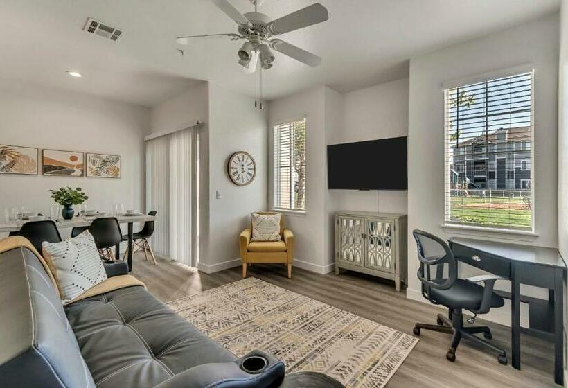 Gorgeous Ground Floor Unit Attached Garage