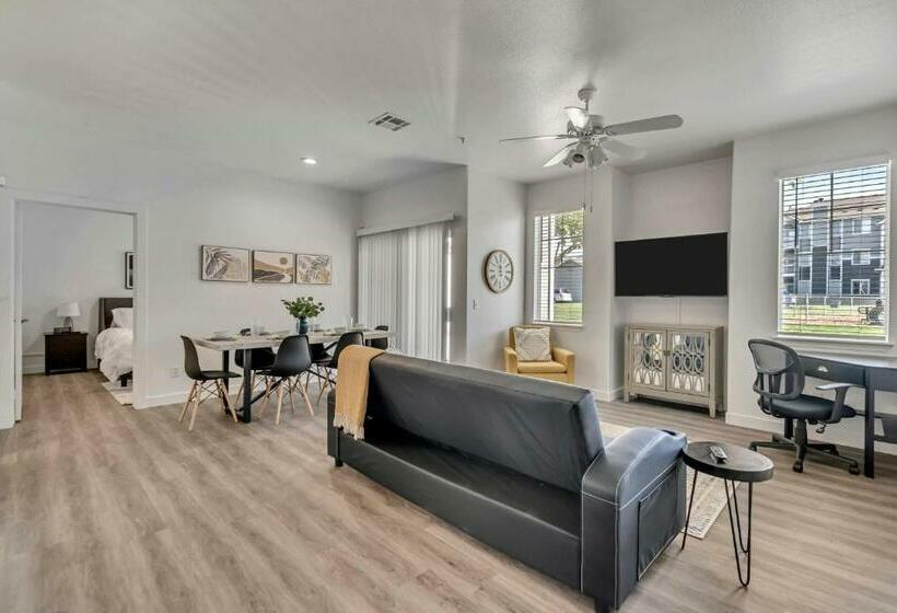 Gorgeous Ground Floor Unit Attached Garage