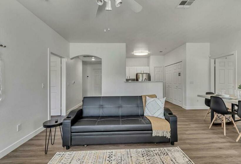 Gorgeous Ground Floor Unit Attached Garage