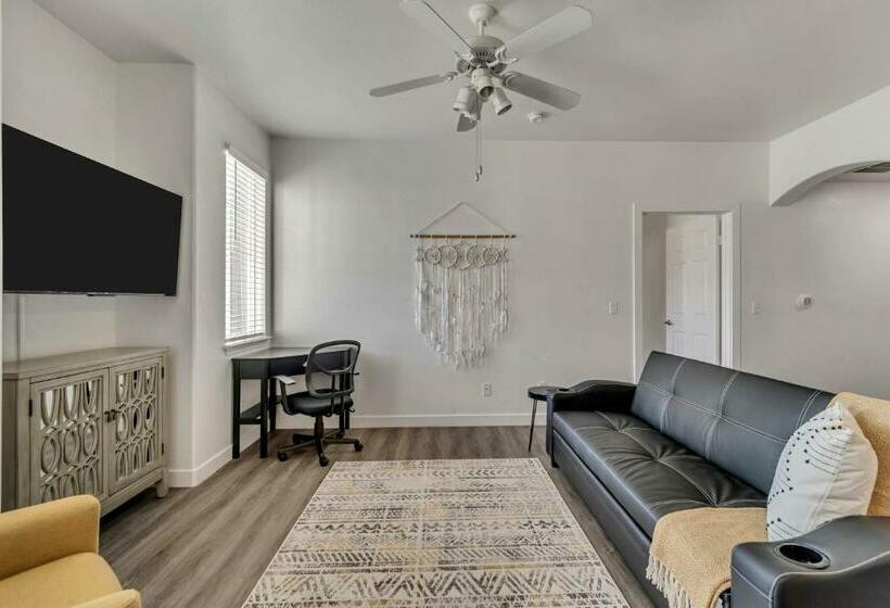 Gorgeous Ground Floor Unit Attached Garage