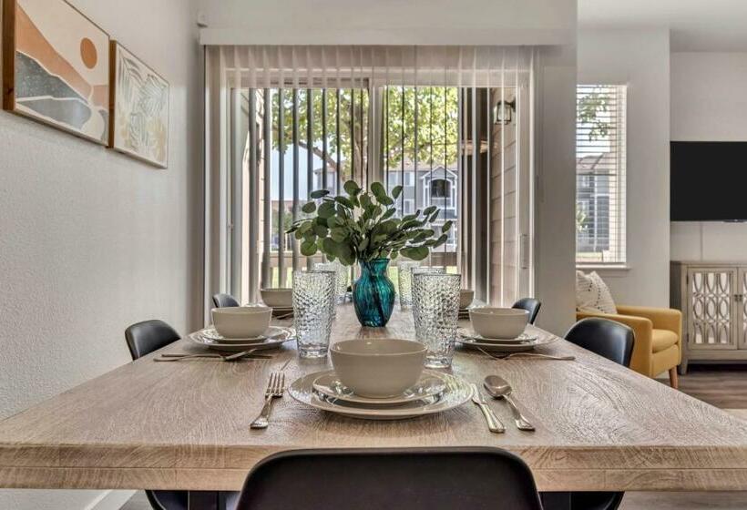 Gorgeous Ground Floor Unit Attached Garage