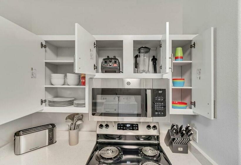 Gorgeous Ground Floor Unit Attached Garage