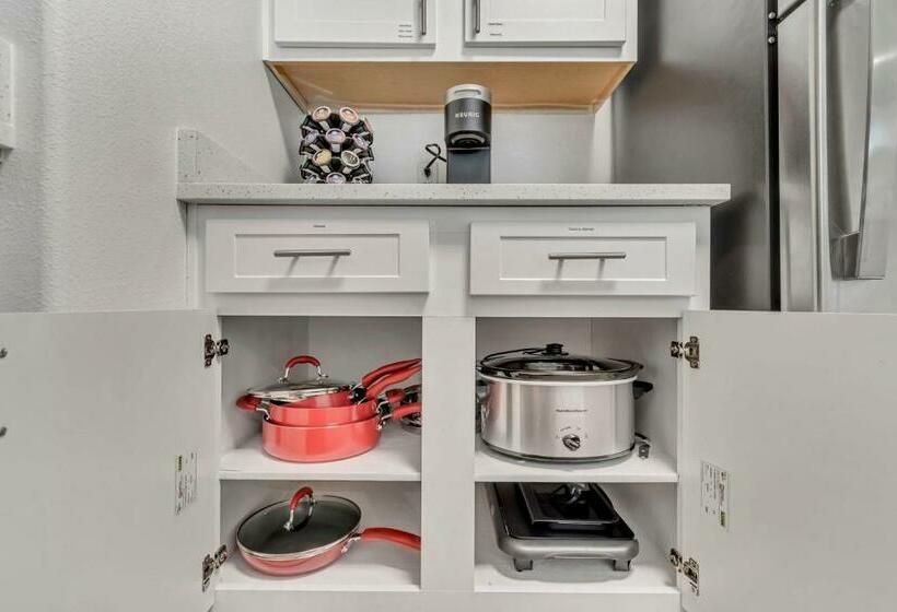 Gorgeous Ground Floor Unit Attached Garage