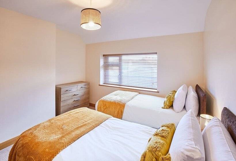 Host Stay Cliff Road