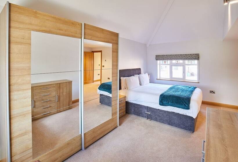 Host Stay Cliff Road