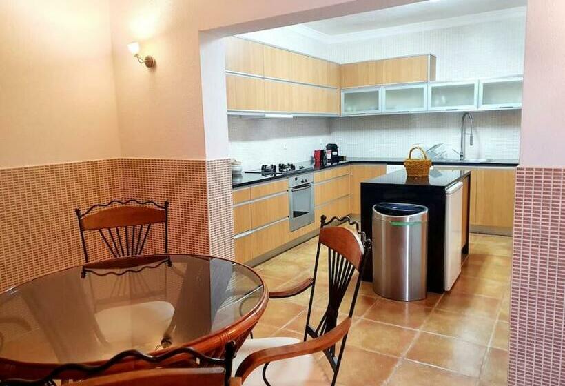 Lovely Beach House Moradia V4 Com Piscina