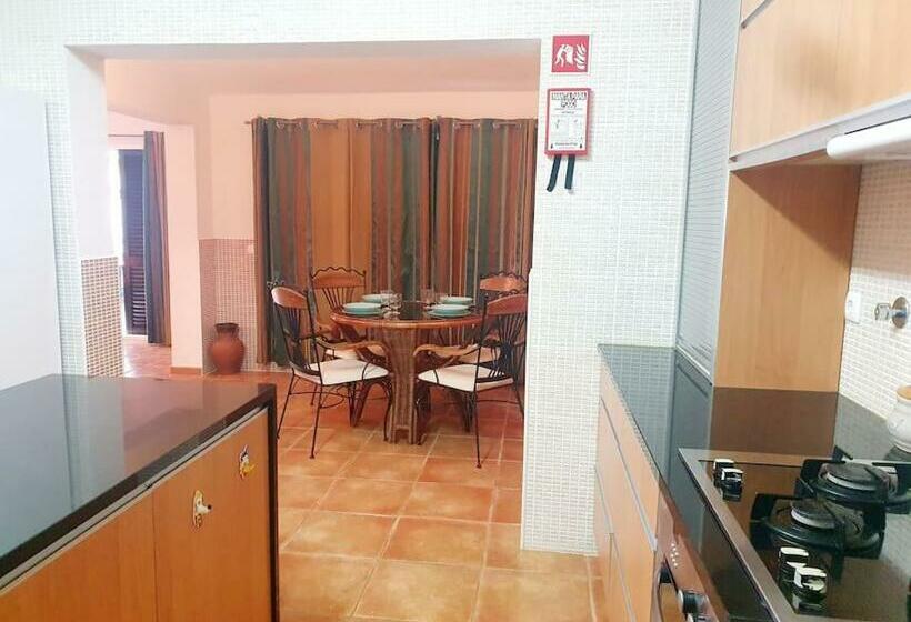 Lovely Beach House Moradia V4 Com Piscina