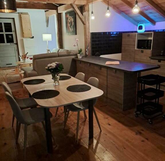 Maisonnette Vue Sur Forêt