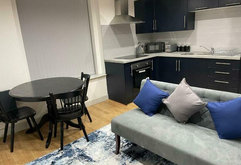Modern   Two Bed   Apartment Located In The City Of Wolverhampton