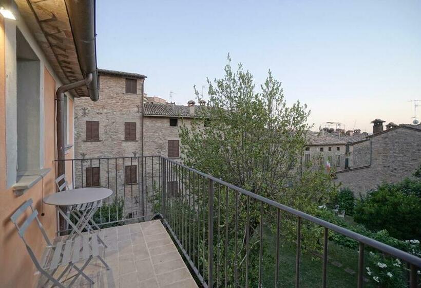 Montone Apartment