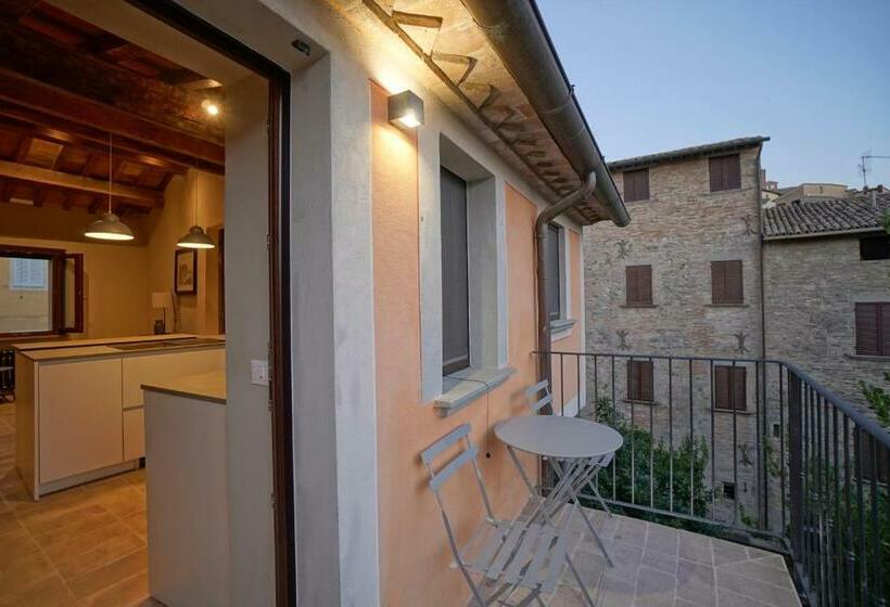 Montone Apartment