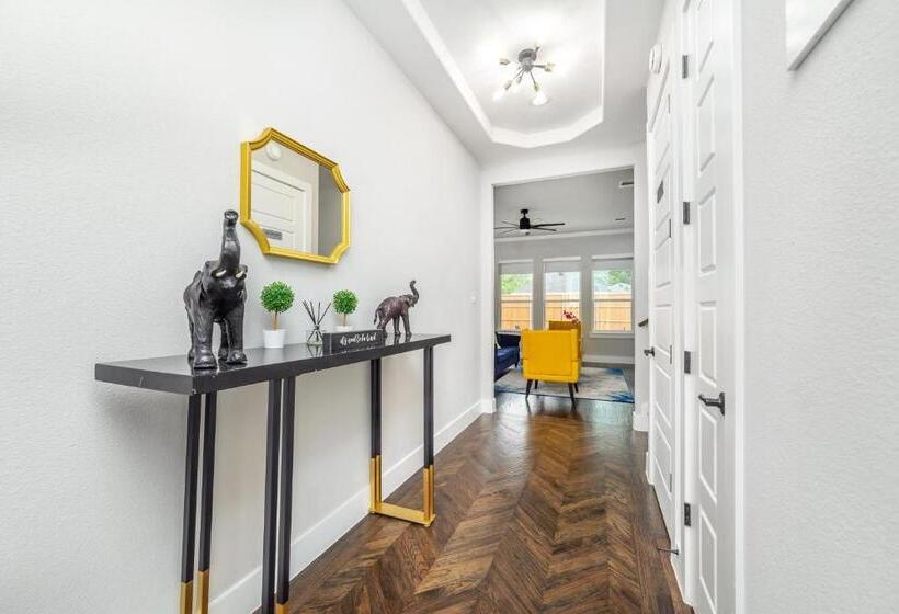 Spectacular 4brs Home In Downtown Dallas