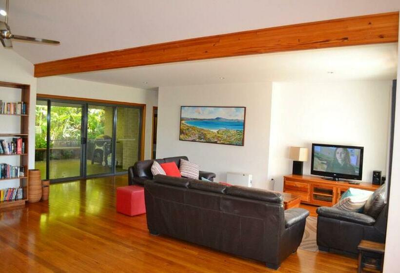 Amaroo   Bring Your Own Linen