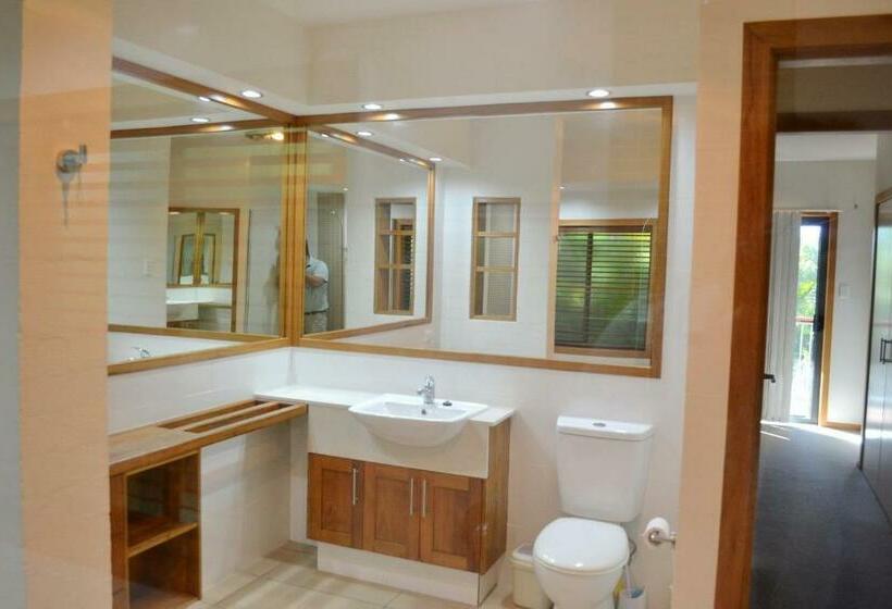 Amaroo   Bring Your Own Linen