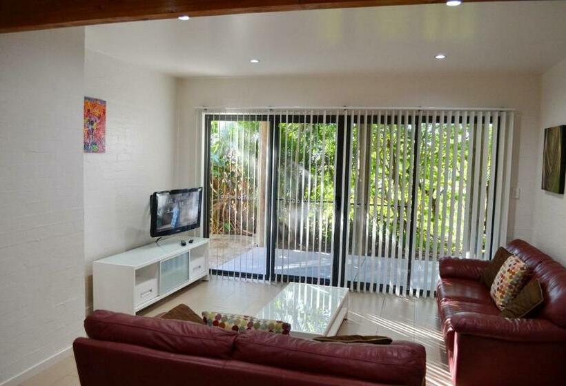 Amaroo   Bring Your Own Linen