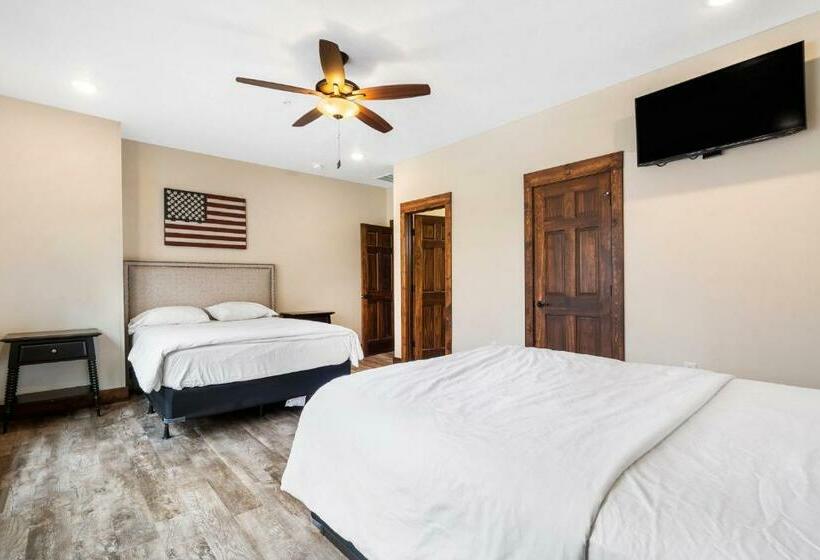 Beautiful Branson Lodge Close To All The Action