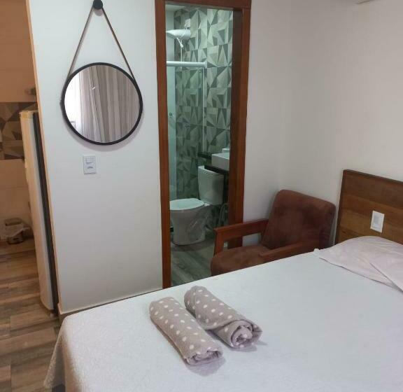 Flat Beverly Hills 401a