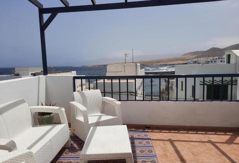 Gran Terraza Con Muy Bonitas Vistas