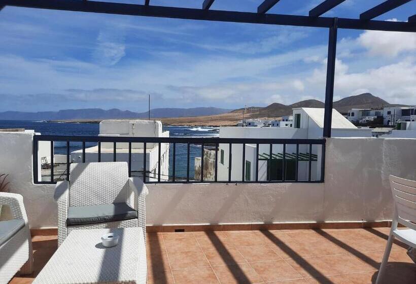 Gran Terraza Con Muy Bonitas Vistas