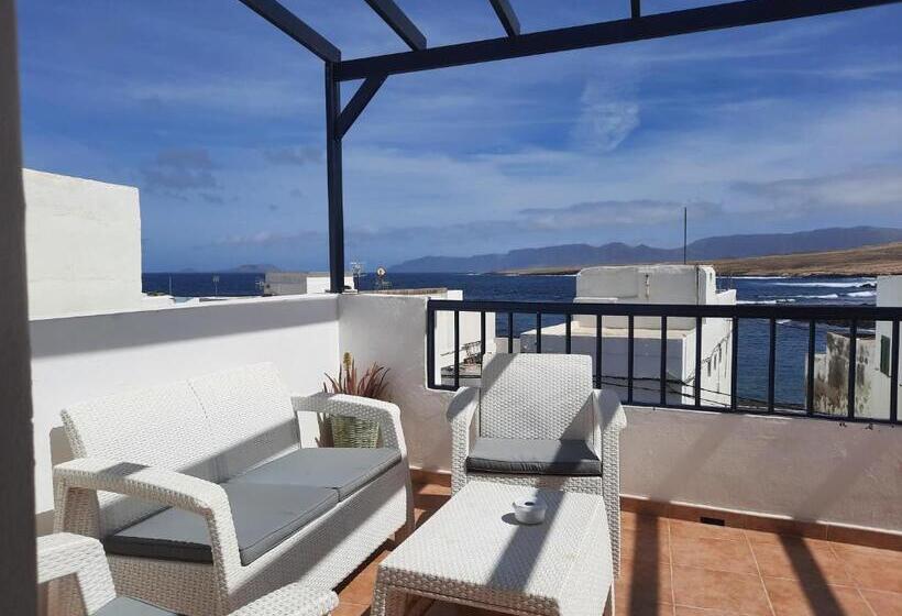 Gran Terraza Con Muy Bonitas Vistas