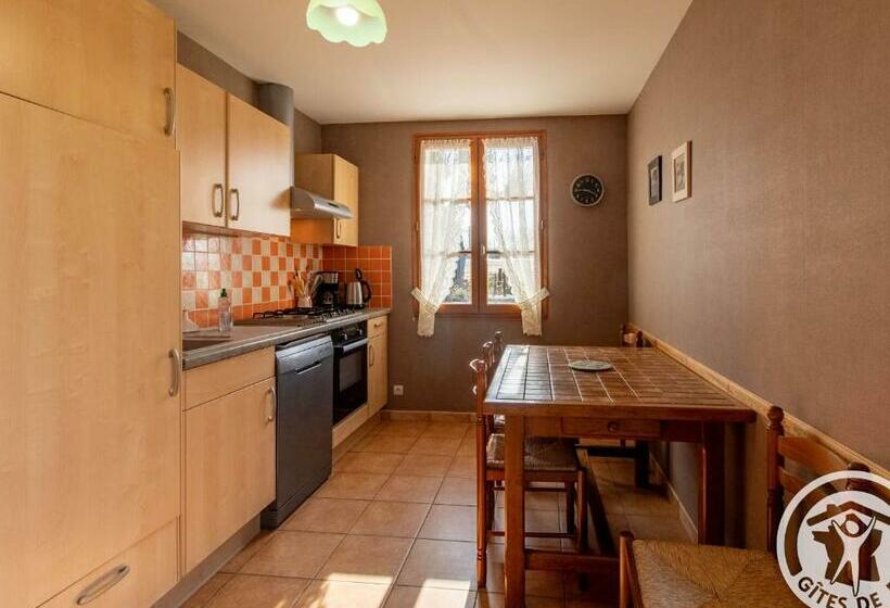 Gîte Familial Près De La Loire Avec Grand Jardin, Parking Privé, Proche Saumur Et Activités Nautique