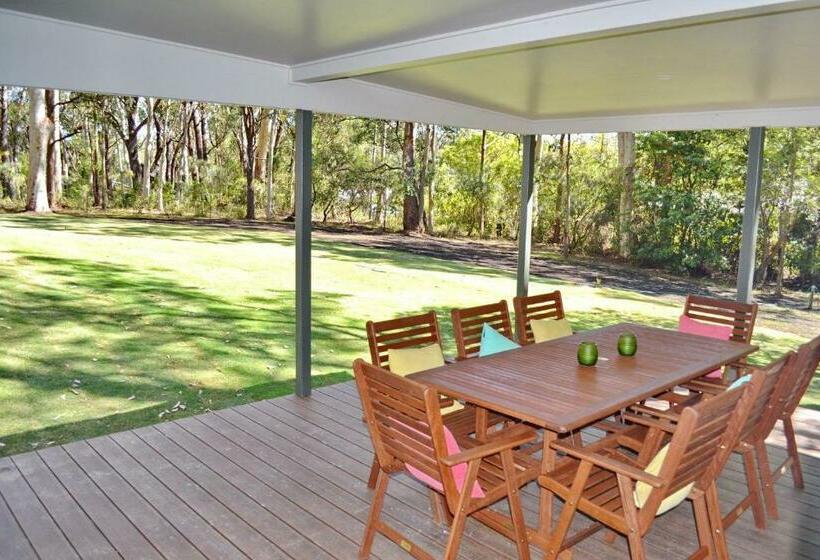 Hughs Hideaway Arakoon