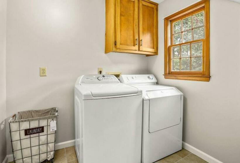 Lovely 5bed, 3 Fullbath ! 5min To Free Way I 85