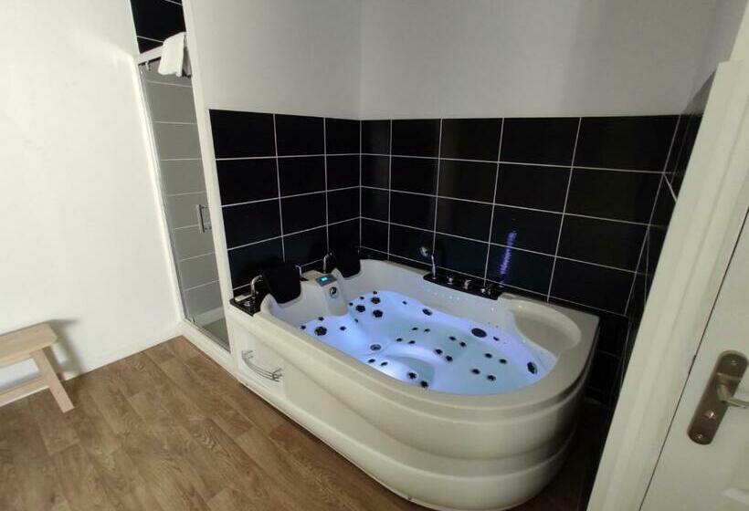 Ng Suitehome   Lille I Roubaix Centre I Coq Français   Balnéo   Netflix   Wifi