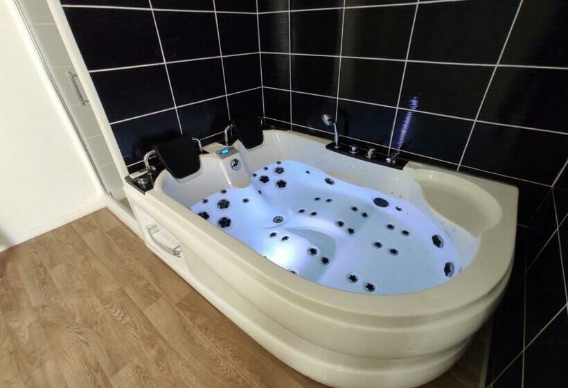 Ng Suitehome   Lille I Roubaix Centre I Coq Français   Balnéo   Netflix   Wifi