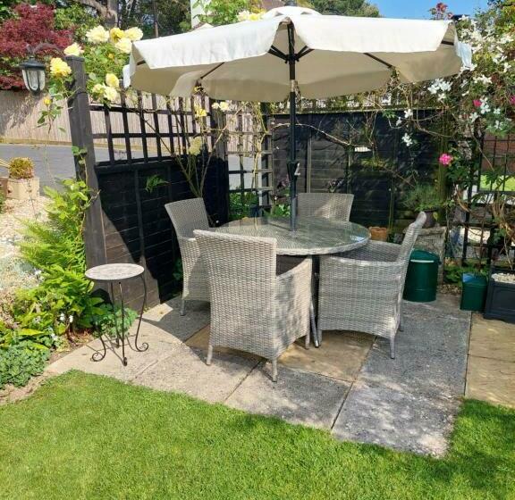 Private Apartment, Parking, Sea And Country Views