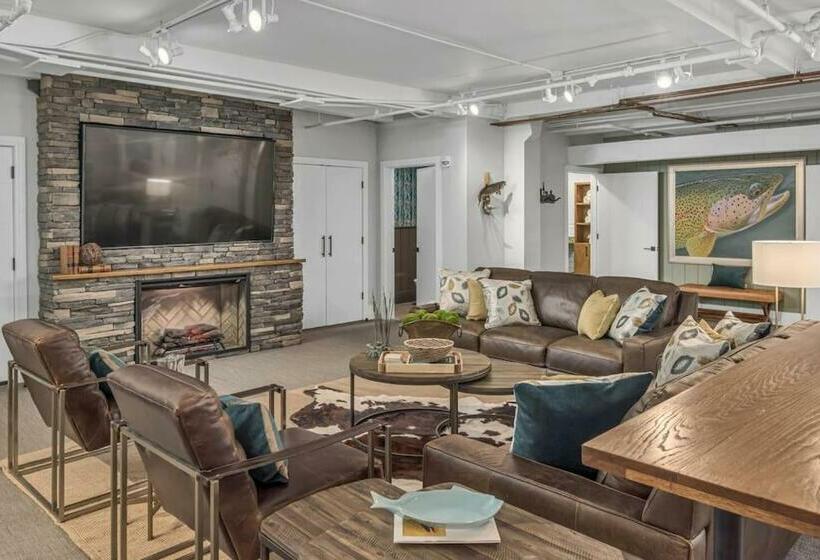 Rustic Lodge At The Maddox 6 Bedrooms