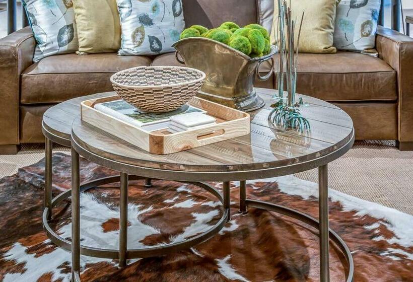 Rustic Lodge At The Maddox 6 Bedrooms