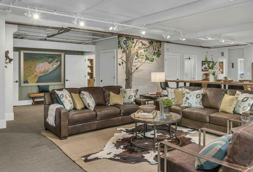 Rustic Lodge At The Maddox 6 Bedrooms