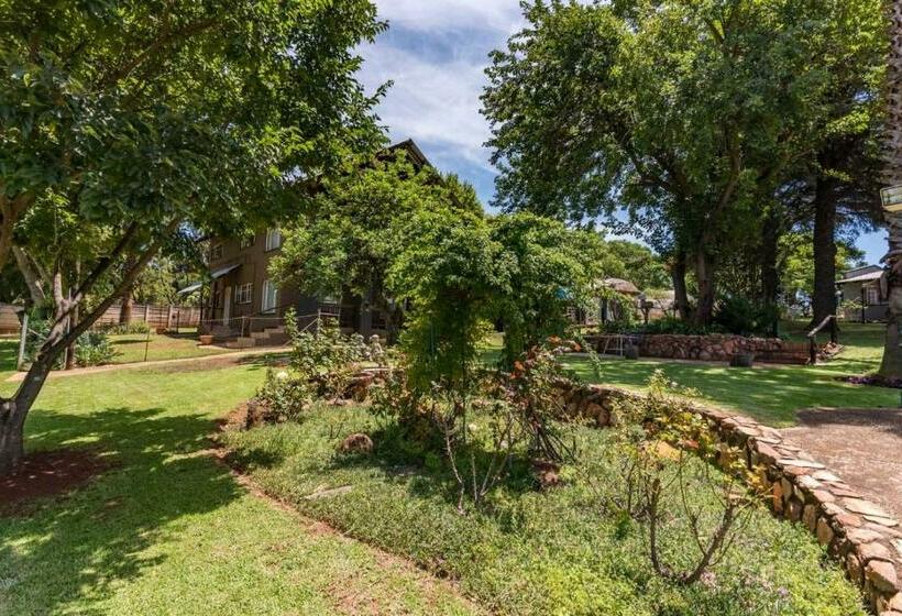 Self Catered Apartment With Pool