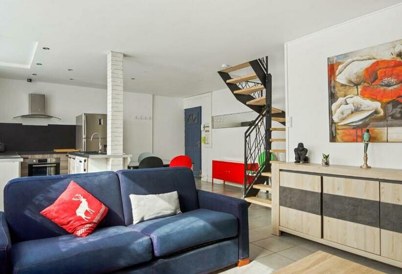 Wonderful And Modern Apartment Croix Welkeys