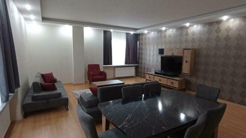 شقة سكنية واسعة وجميلة مع اطلالة بحرية مميزة Spacious And Beautiful Apartment With A Distinctive S