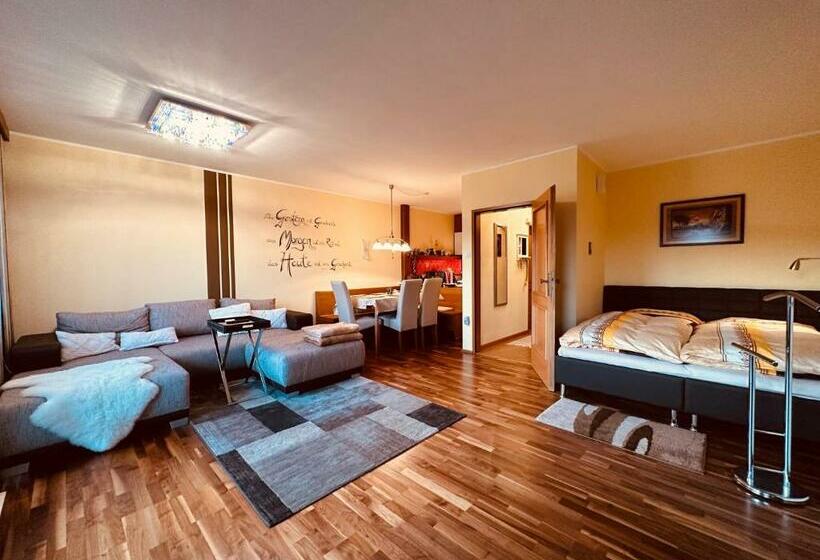 Almblick In Ruhiger Lage