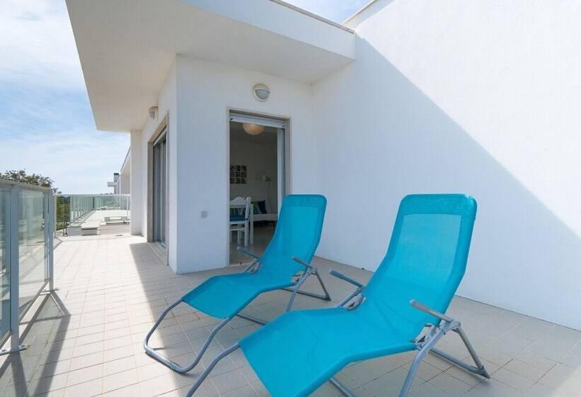 Beautiful Apartment With Terrace And A Pool