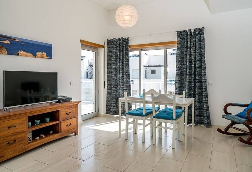 Beautiful Apartment With Terrace And A Pool