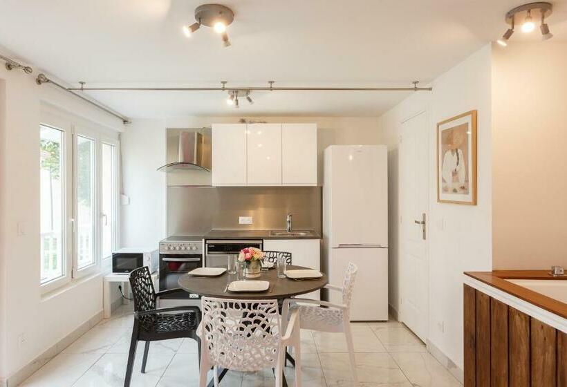 Blanc Mesnil Nid D Amour