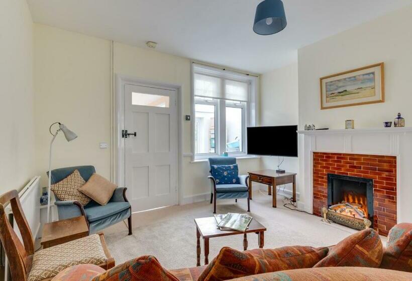 Cookies Coastguard Cottage